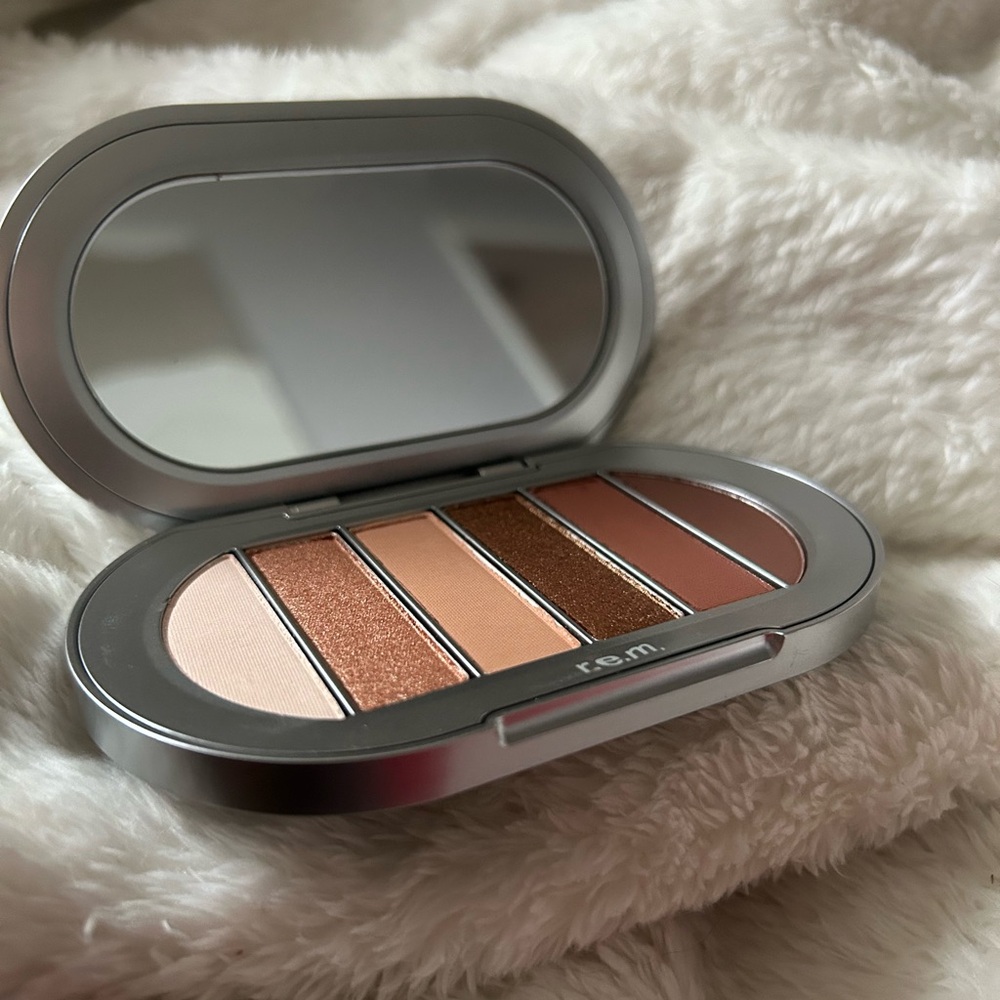 NWT Rem Beauty Eyeshadow Babydoll Palette
